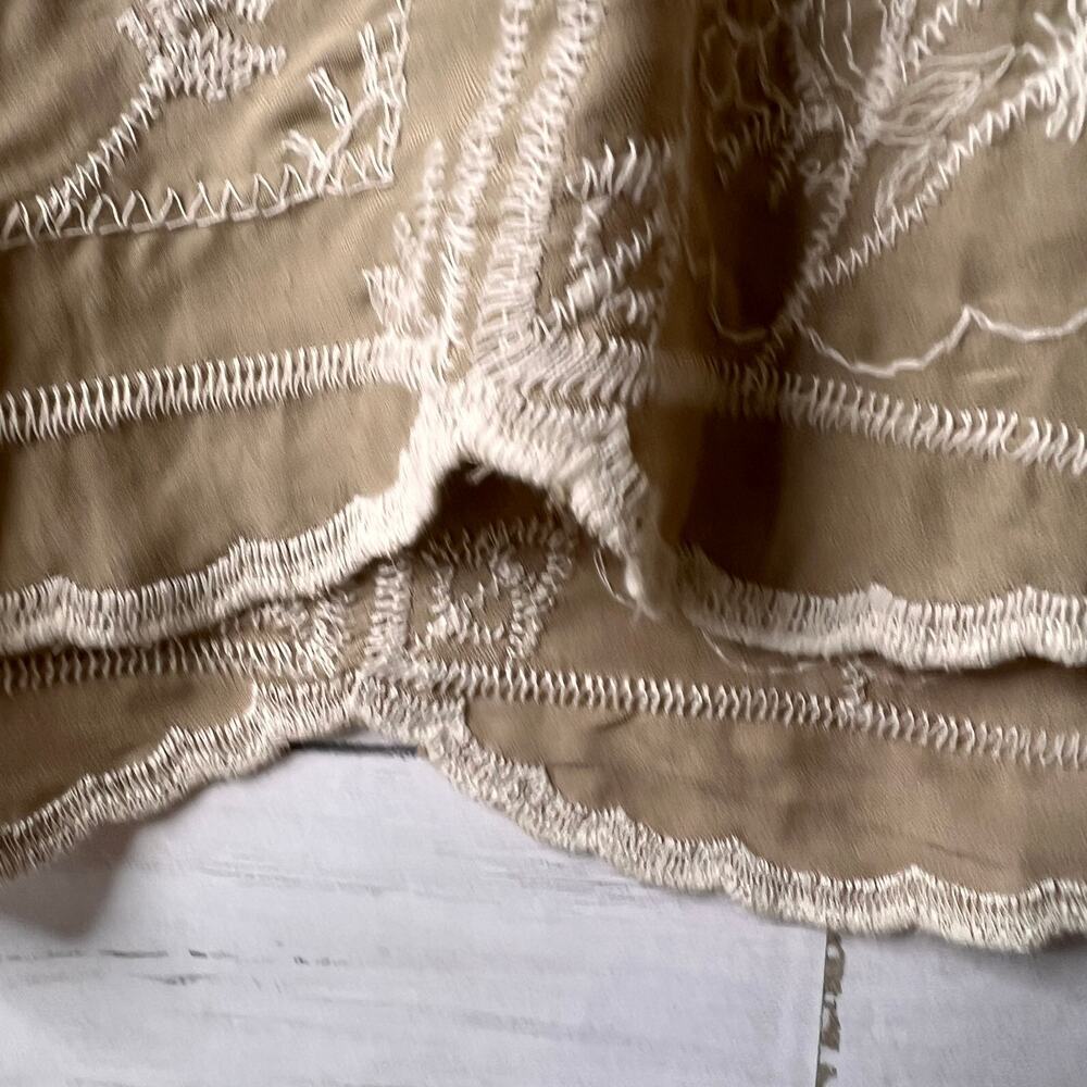 Solitaire Blouse Womens Size Large Beige & Ivory Floral Embroidery Patch Work - Picture 6 of 16